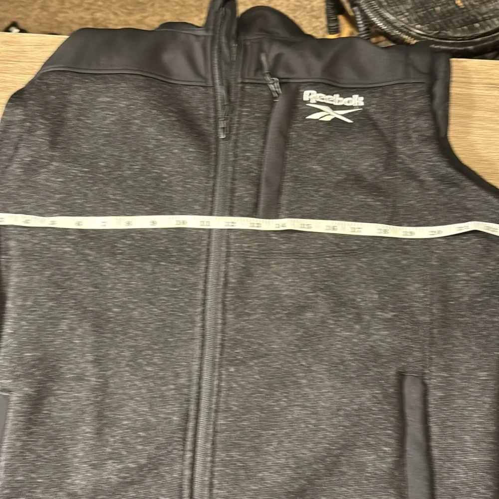 Reebok Men's‎ large Charcoal Black Vest two tone zip chest pocket